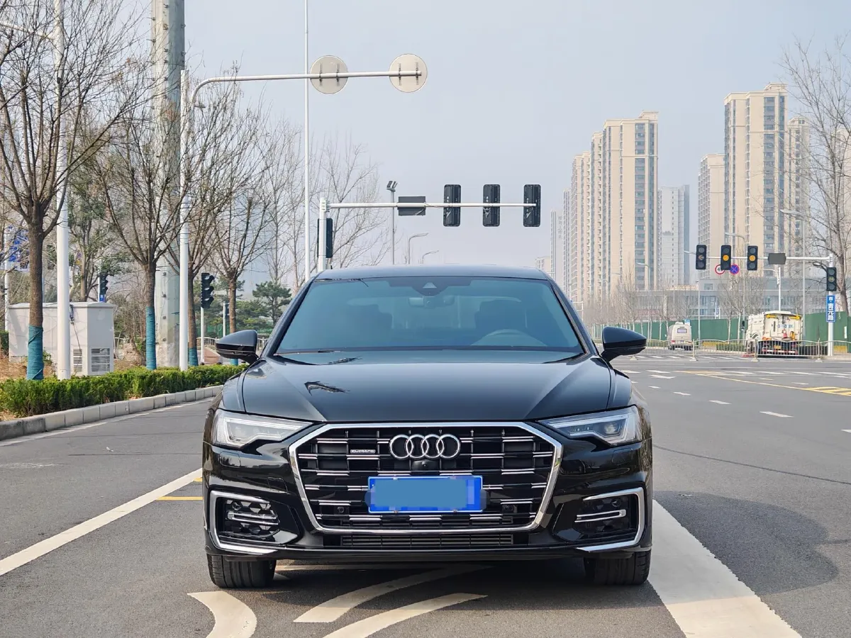 2025 Audi A6L 2.0T 245HP L4 7DCT,autocango,china used car exporter,china ev exporter,chinese used car exporter,chinese used ev exporter