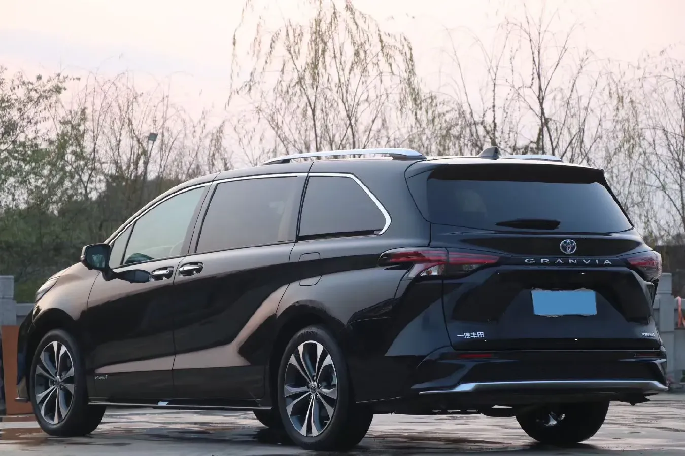 2022 Toyota Granvia 2.5L 192HP L4 E-CVT Hybrid,autocango,china used car exporter,china ev exporter,chinese used car exporter,chinese used ev exporter