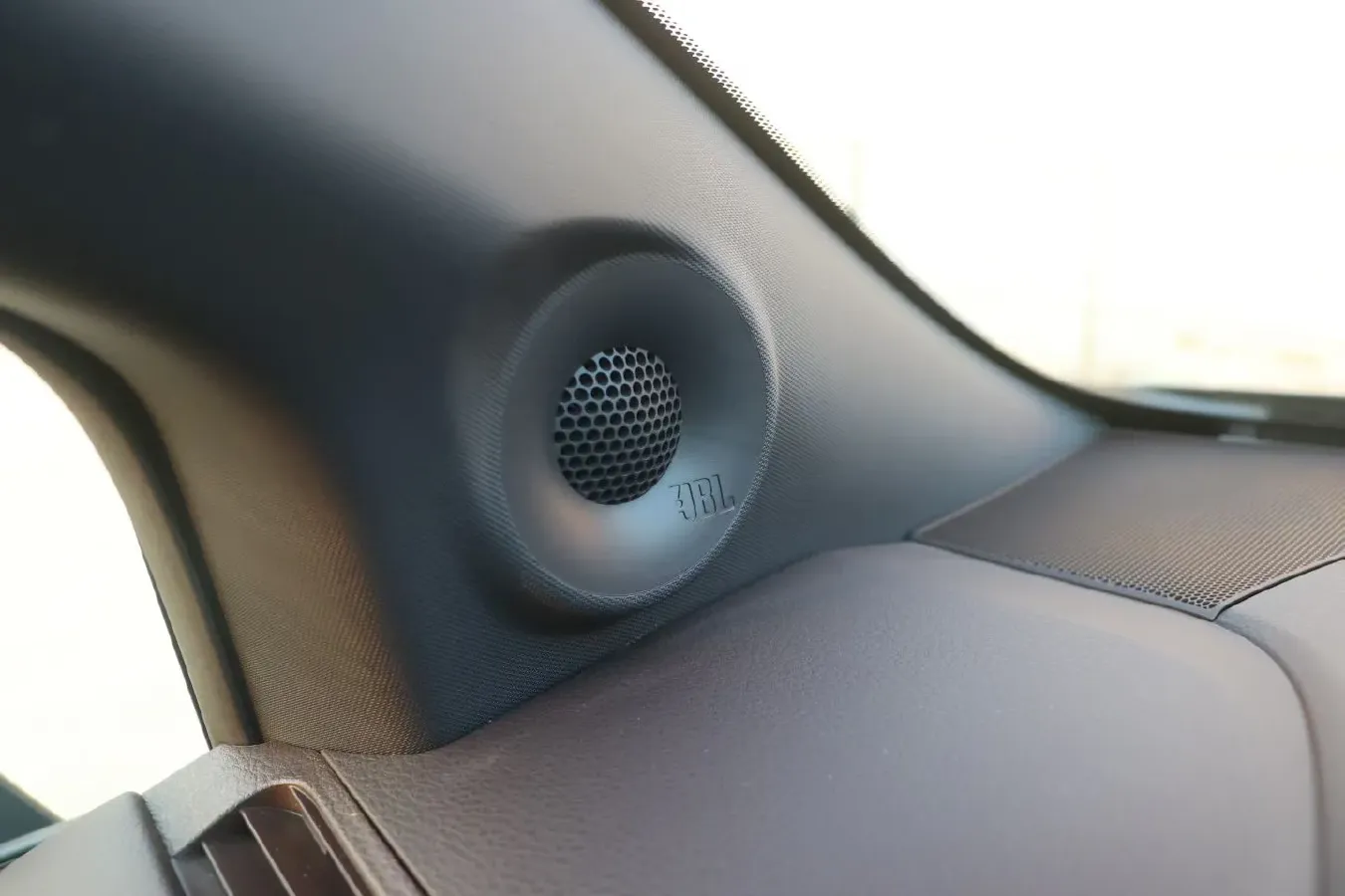 2022 Toyota Granvia 2.5L 192HP L4 E-CVT Hybrid,autocango,china used car exporter,china ev exporter,chinese used car exporter,chinese used ev exporter