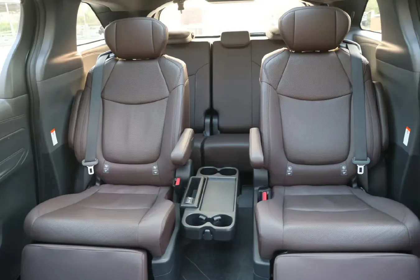 2022 Toyota Granvia 2.5L 192HP L4 E-CVT Hybrid,autocango,china used car exporter,china ev exporter,chinese used car exporter,chinese used ev exporter