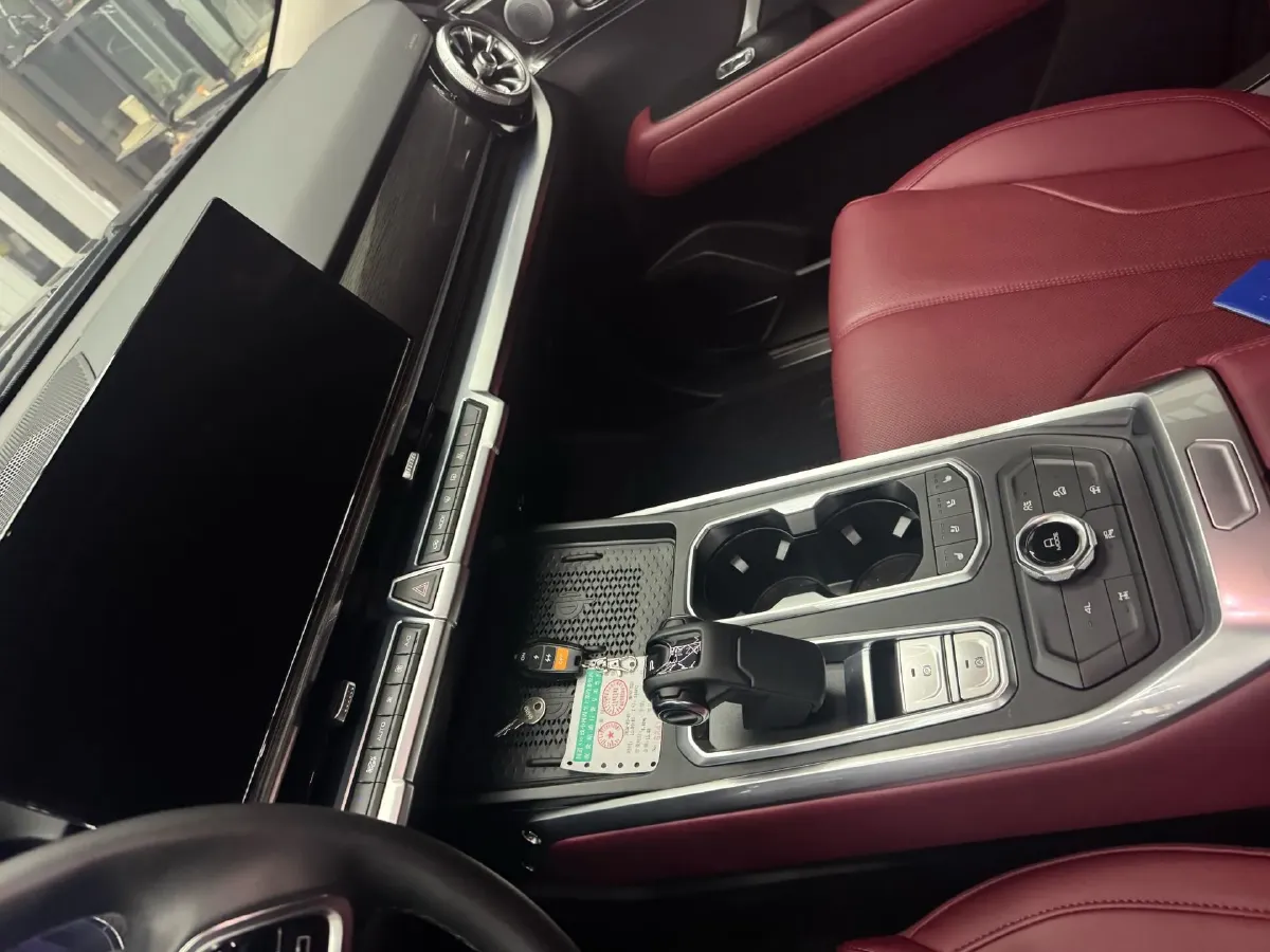 2024 Tank 400 2.0T 252HP L4 9AT PHEV 36.7/37.1KWH,autocango,china used car exporter,china ev exporter,chinese used car exporter,chinese used ev exporter