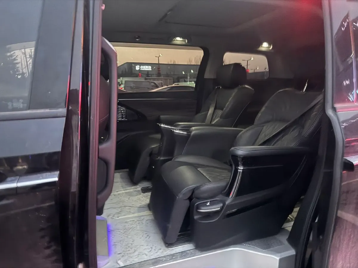 2024 GAC Trumpchi M8 2.0T 252HP L4 8AT,autocango,china used car exporter,china ev exporter,chinese used car exporter,chinese used ev exporter