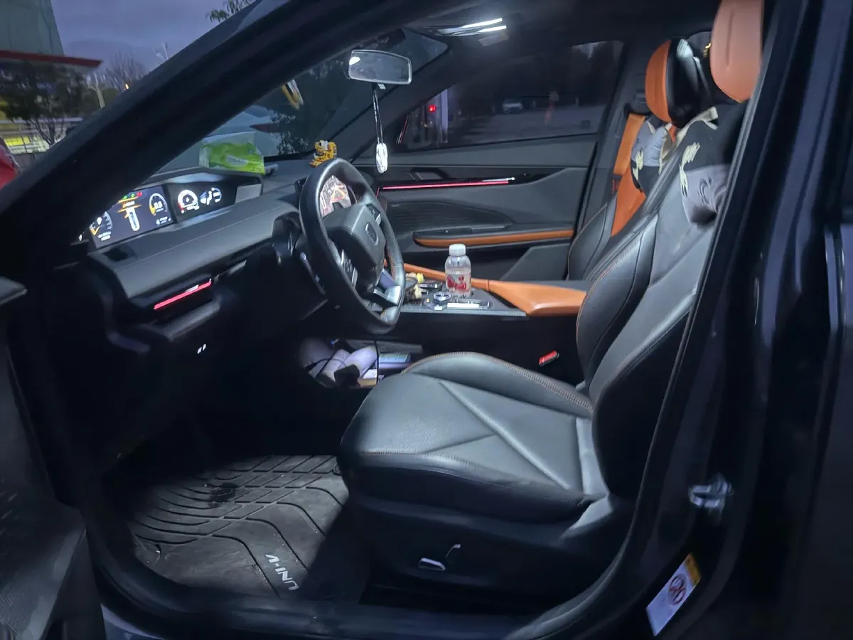 2022 ChangAn UNI-V 1.5T 188HP L4 7DCT,autocango,china used car exporter,china ev exporter,chinese used car exporter,chinese used ev exporter