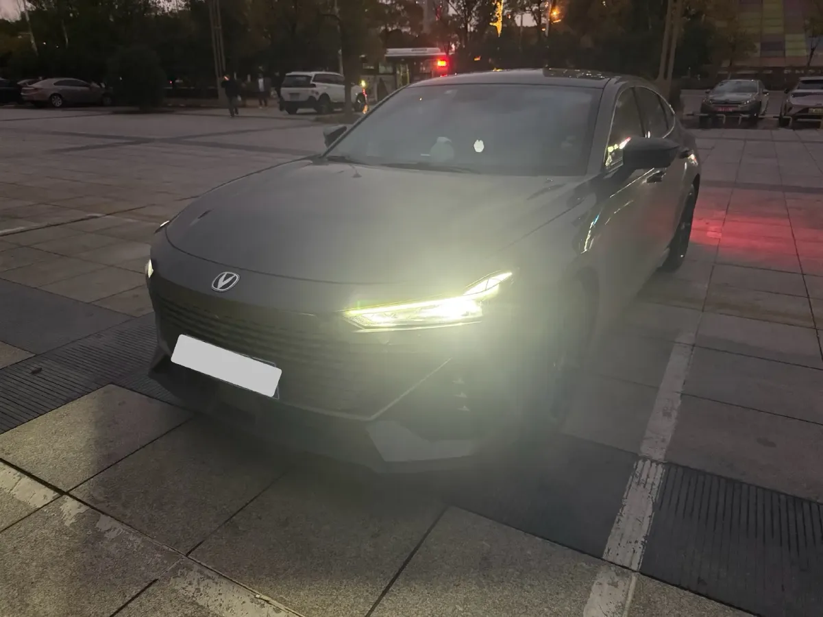 2022 ChangAn UNI-V 1.5T 188HP L4 7DCT,autocango,china used car exporter,china ev exporter,chinese used car exporter,chinese used ev exporter