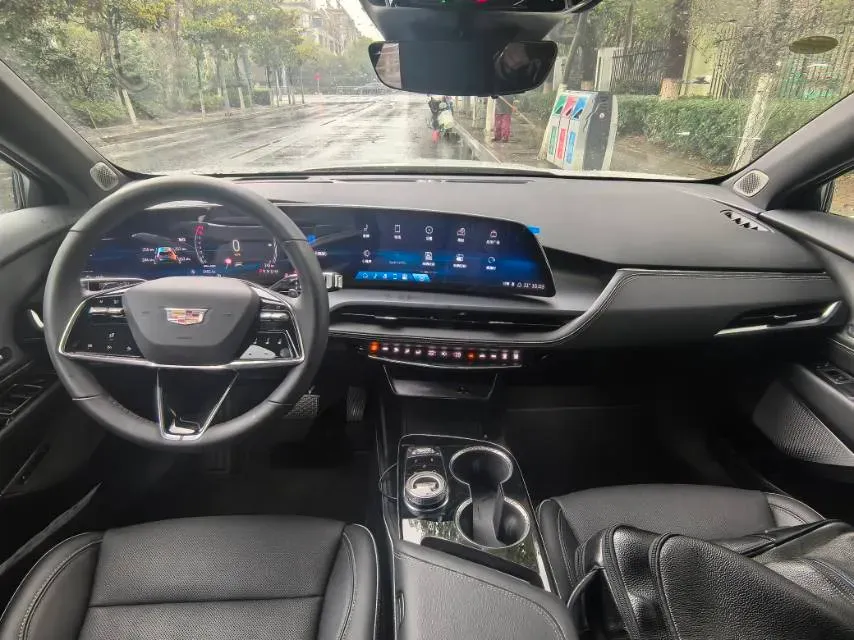 2023 Cadillac GT4 1.5T 211HP L4 9AT,autocango,china used car exporter,china ev exporter,chinese used car exporter,chinese used ev exporter