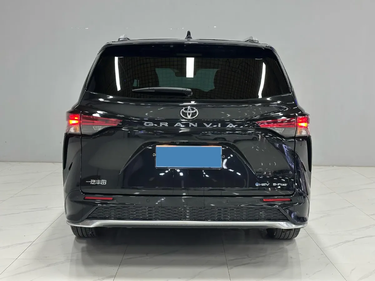 2024 Toyota Granvia 2.5L 189HP L4 E-CVT Hybrid,autocango,china used car exporter,china ev exporter,chinese used car exporter,chinese used ev exporter