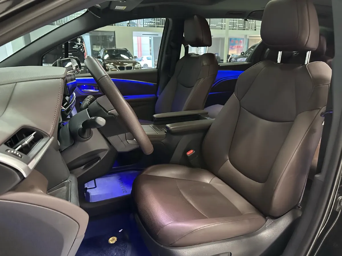 2024 Toyota Granvia 2.5L 189HP L4 E-CVT Hybrid,autocango,china used car exporter,china ev exporter,chinese used car exporter,chinese used ev exporter