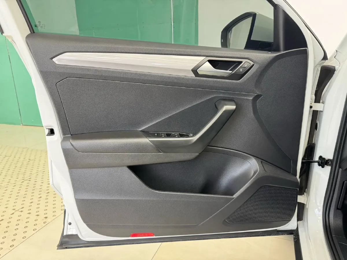 2021 Volkswagen T-Roc 1.4T 150HP L4 7DCT,autocango,china used car exporter,china ev exporter,chinese used car exporter,chinese used ev exporter