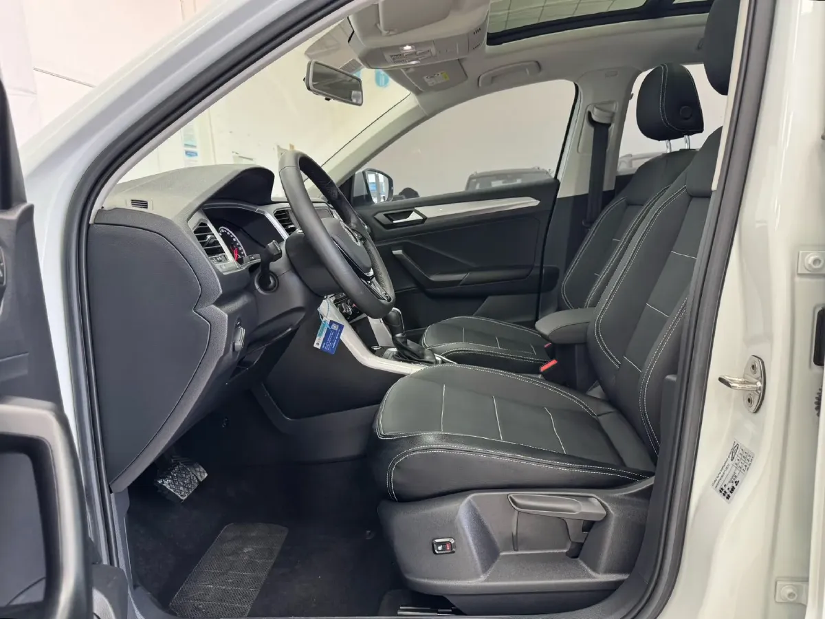 2021 Volkswagen T-Roc 1.4T 150HP L4 7DCT,autocango,china used car exporter,china ev exporter,chinese used car exporter,chinese used ev exporter