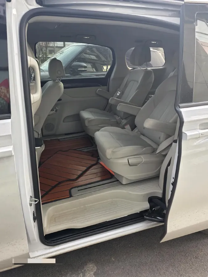 2022 Buick GL8 2.0T 237HP L4 9AT,autocango,china used car exporter,china ev exporter,chinese used car exporter,chinese used ev exporter