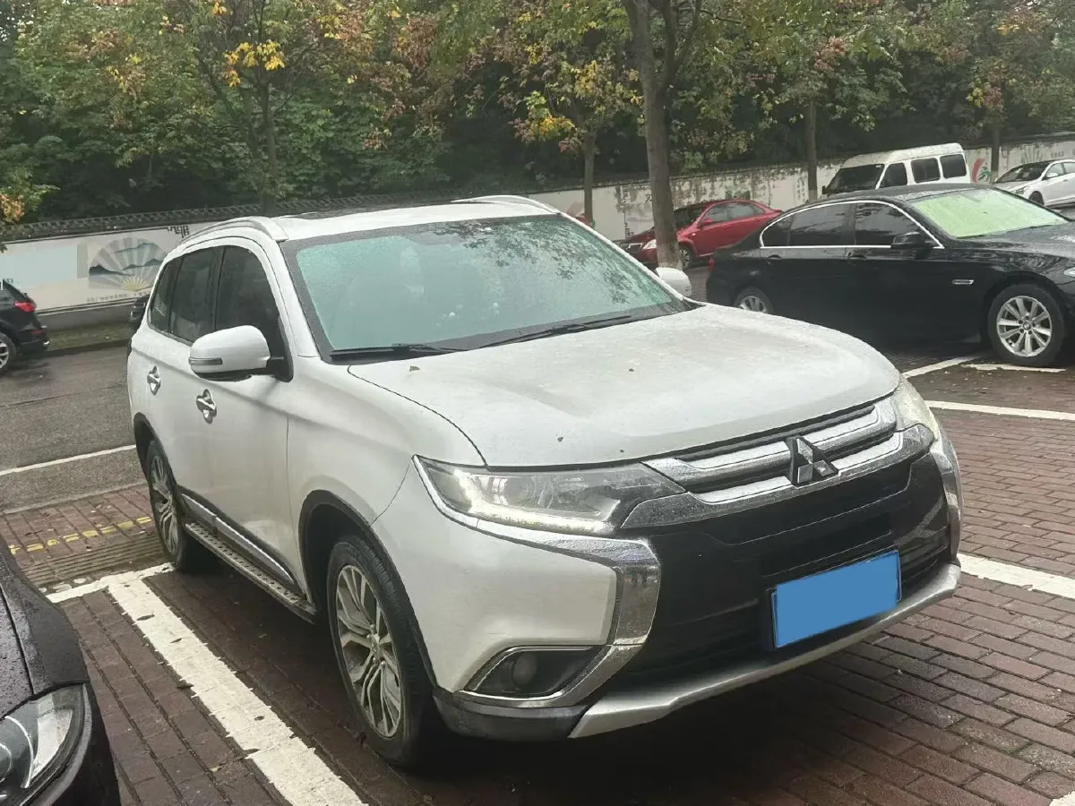 2018 Mitsubishi Outlander 2.0L 166HP L4 CVT,autocango,china used car exporter,china ev exporter,chinese used car exporter,chinese used ev exporter