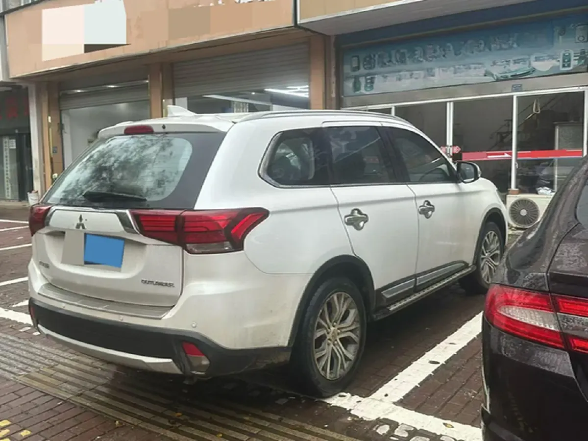 2018 Mitsubishi Outlander 2.0L 166HP L4 CVT,autocango,china used car exporter,china ev exporter,chinese used car exporter,chinese used ev exporter