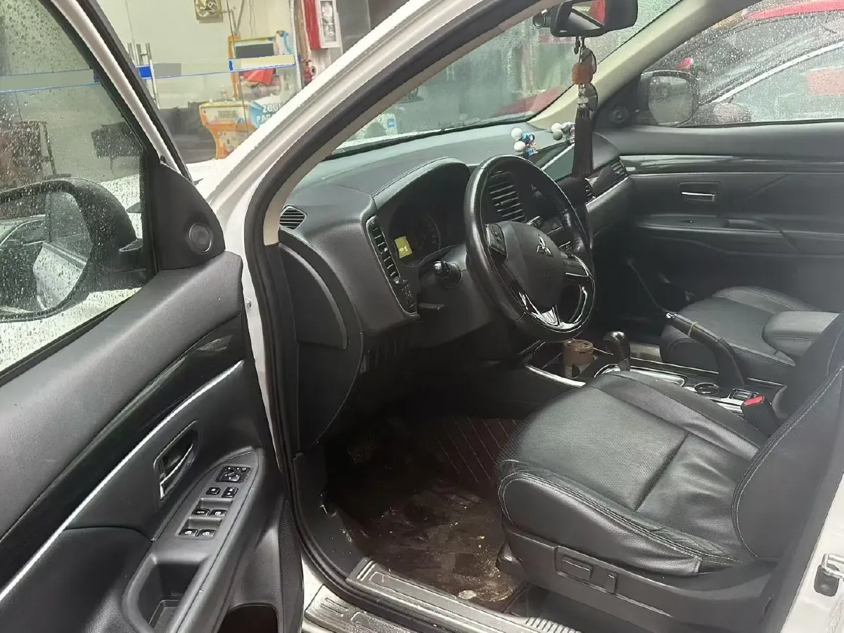 2018 Mitsubishi Outlander 2.0L 166HP L4 CVT,autocango,china used car exporter,china ev exporter,chinese used car exporter,chinese used ev exporter