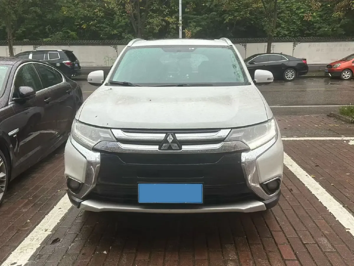 2018 Mitsubishi Outlander 2.0L 166HP L4 CVT,autocango,china used car exporter,china ev exporter,chinese used car exporter,chinese used ev exporter
