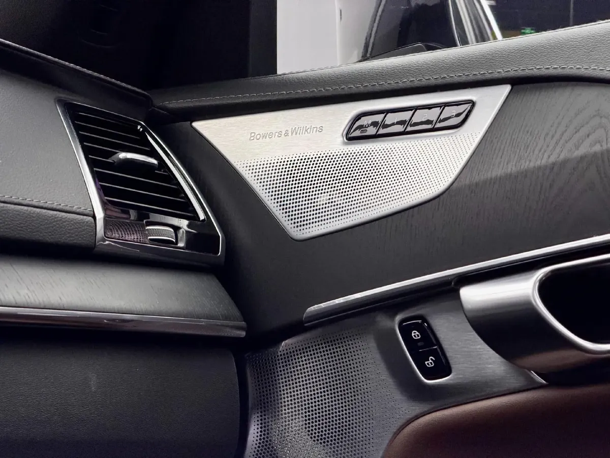 2023 Volvo XC90 2.0T 299HP L4 8AT,autocango,china used car exporter,china ev exporter,chinese used car exporter,chinese used ev exporter