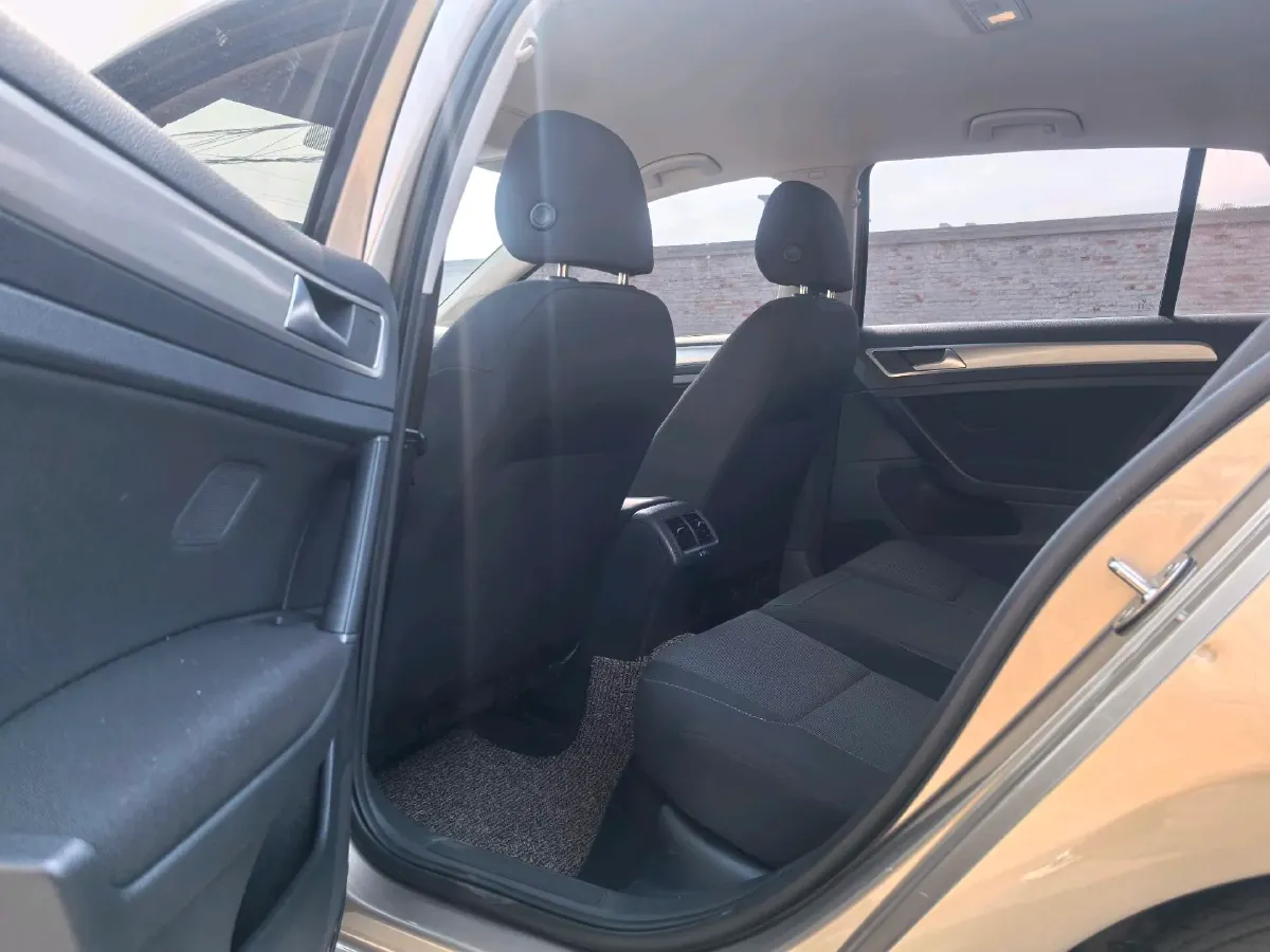 2018 Volkswagen Golf 1.6L 110HP L4 6AT,autocango,china used car exporter,china ev exporter,chinese used car exporter,chinese used ev exporter