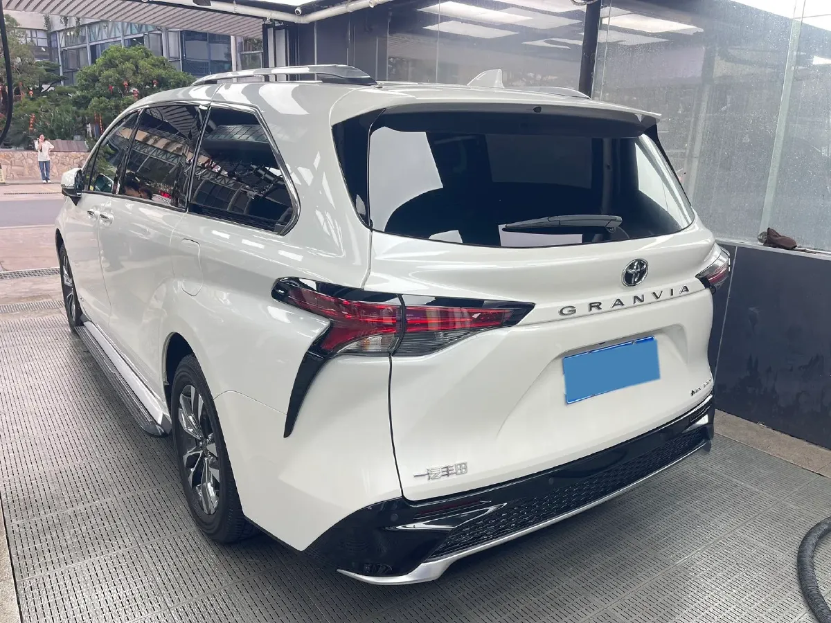 2024 Toyota Granvia 2.5L 189HP L4 E-CVT Hybrid,autocango,china used car exporter,china ev exporter,chinese used car exporter,chinese used ev exporter