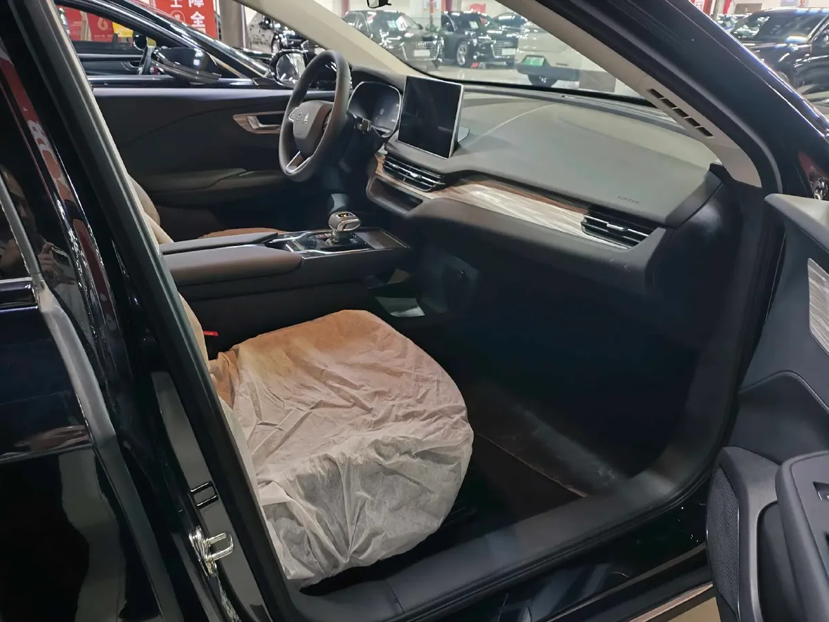 2024 HongQi E-QM5 BEV 60KWH,autocango,china used car exporter,china ev exporter,chinese used car exporter,chinese used ev exporter