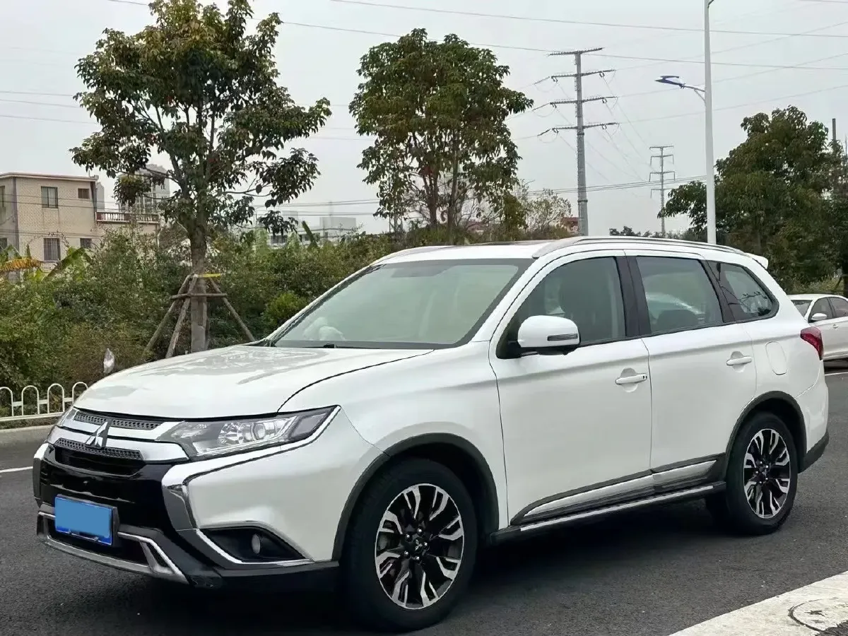 2019 Mitsubishi Outlander 2.0L 166HP L4 CVT,autocango,china used car exporter,china ev exporter,chinese used car exporter,chinese used ev exporter