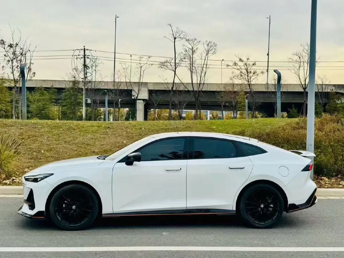 2023 ChangAn UNI-V 2.0T 233HP L4 8AT,autocango,china used car exporter,china ev exporter,chinese used car exporter,chinese used ev exporter