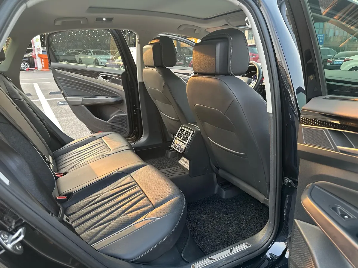 2023 Volkswagen Passat 2.0T 186HP L4 7DCT,autocango,china used car exporter,china ev exporter,chinese used car exporter,chinese used ev exporter