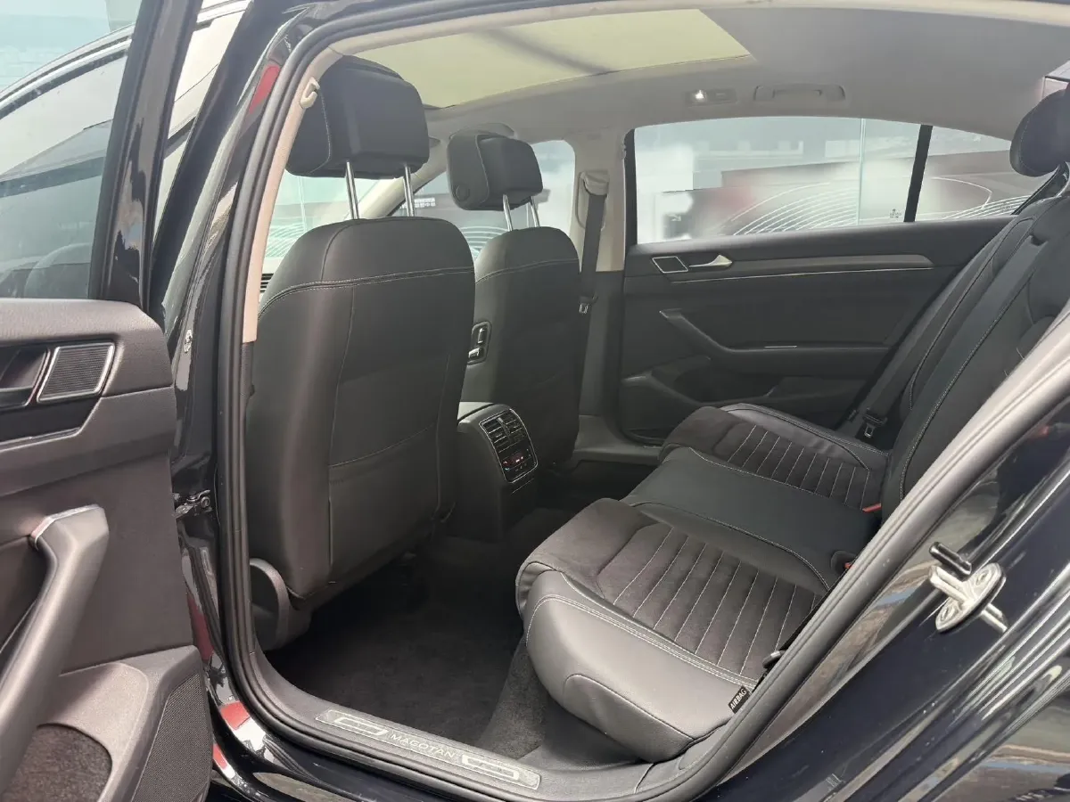 2021 Volkswagen Magotan 2.0T 186HP L4 7DCT,autocango,china used car exporter,china ev exporter,chinese used car exporter,chinese used ev exporter