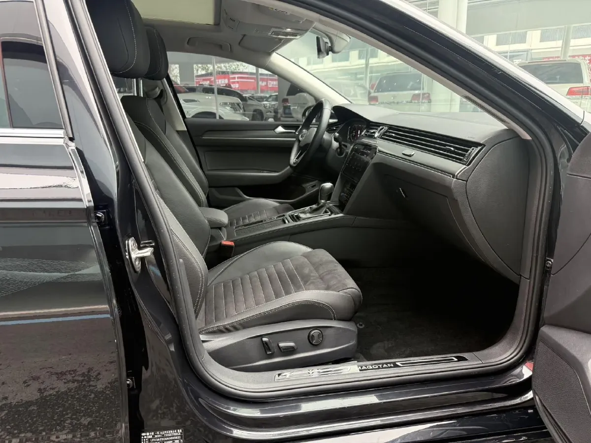 2021 Volkswagen Magotan 2.0T 186HP L4 7DCT,autocango,china used car exporter,china ev exporter,chinese used car exporter,chinese used ev exporter