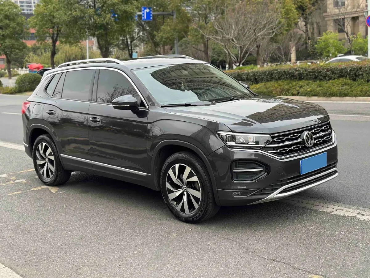 2019 Jeep Cherokee 2.0T 234HP L4 9AT,autocango,china used car exporter,china ev exporter,chinese used car exporter,chinese used ev exporter