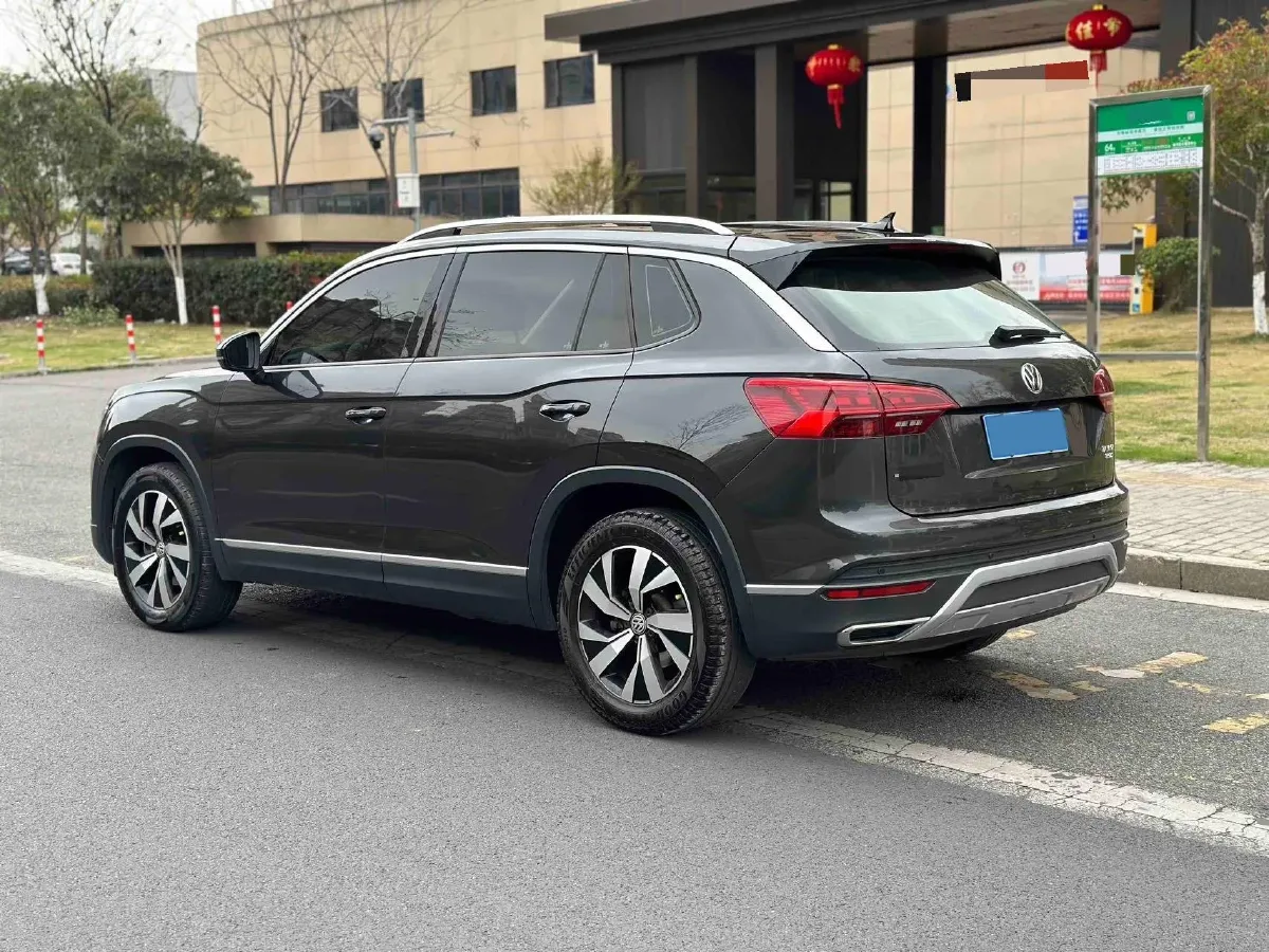 2019 Jeep Cherokee 2.0T 234HP L4 9AT,autocango,china used car exporter,china ev exporter,chinese used car exporter,chinese used ev exporter