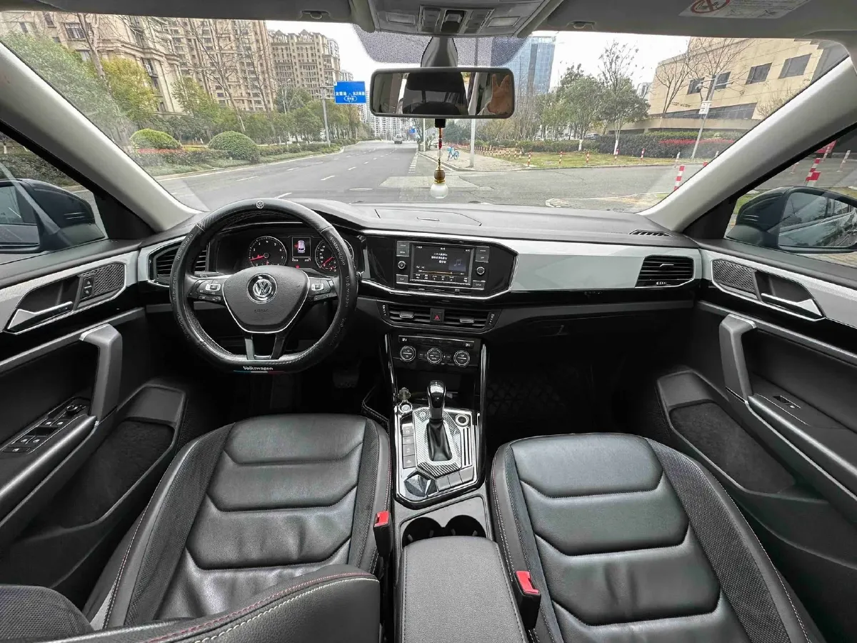 2019 Jeep Cherokee 2.0T 234HP L4 9AT,autocango,china used car exporter,china ev exporter,chinese used car exporter,chinese used ev exporter