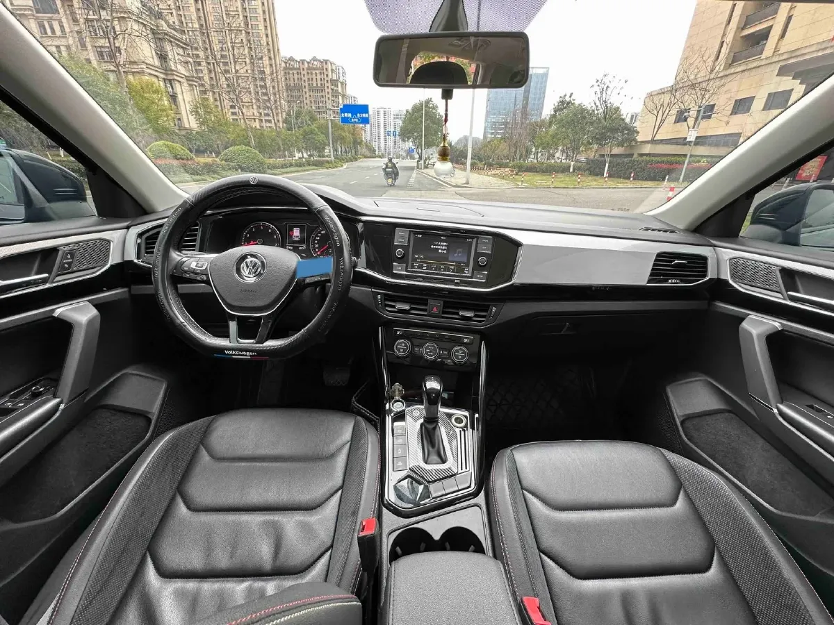 2019 Jeep Cherokee 2.0T 234HP L4 9AT,autocango,china used car exporter,china ev exporter,chinese used car exporter,chinese used ev exporter