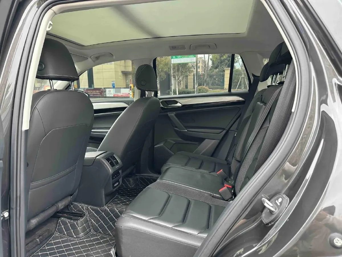 2019 Jeep Cherokee 2.0T 234HP L4 9AT,autocango,china used car exporter,china ev exporter,chinese used car exporter,chinese used ev exporter