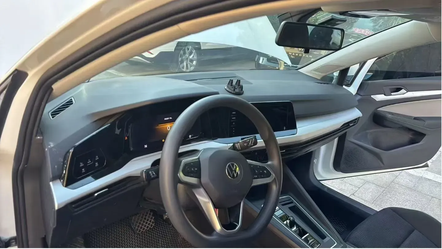 2023 Volkswagen Golf 1.2T 116HP L4 7DCT,autocango,china used car exporter,china ev exporter,chinese used car exporter,chinese used ev exporter