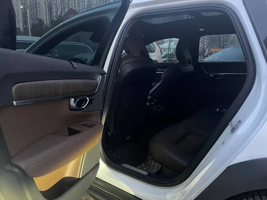 2021 Volvo V90 2.0T 250HP L4 8AT,autocango,china used car exporter,china ev exporter,chinese used car exporter,chinese used ev exporter