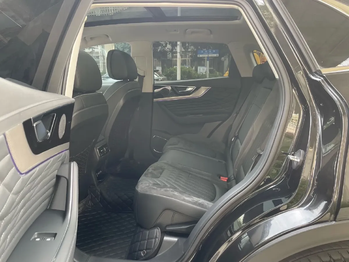 2022 HongQi HS5 2.0T 224HP L4 6AT,autocango,china used car exporter,china ev exporter,chinese used car exporter,chinese used ev exporter