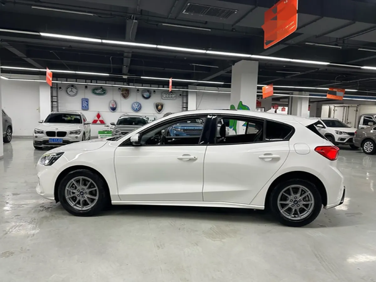 2021 Ford Focus 1.5T 174HP L3 8AT,autocango,china used car exporter,china ev exporter,chinese used car exporter,chinese used ev exporter