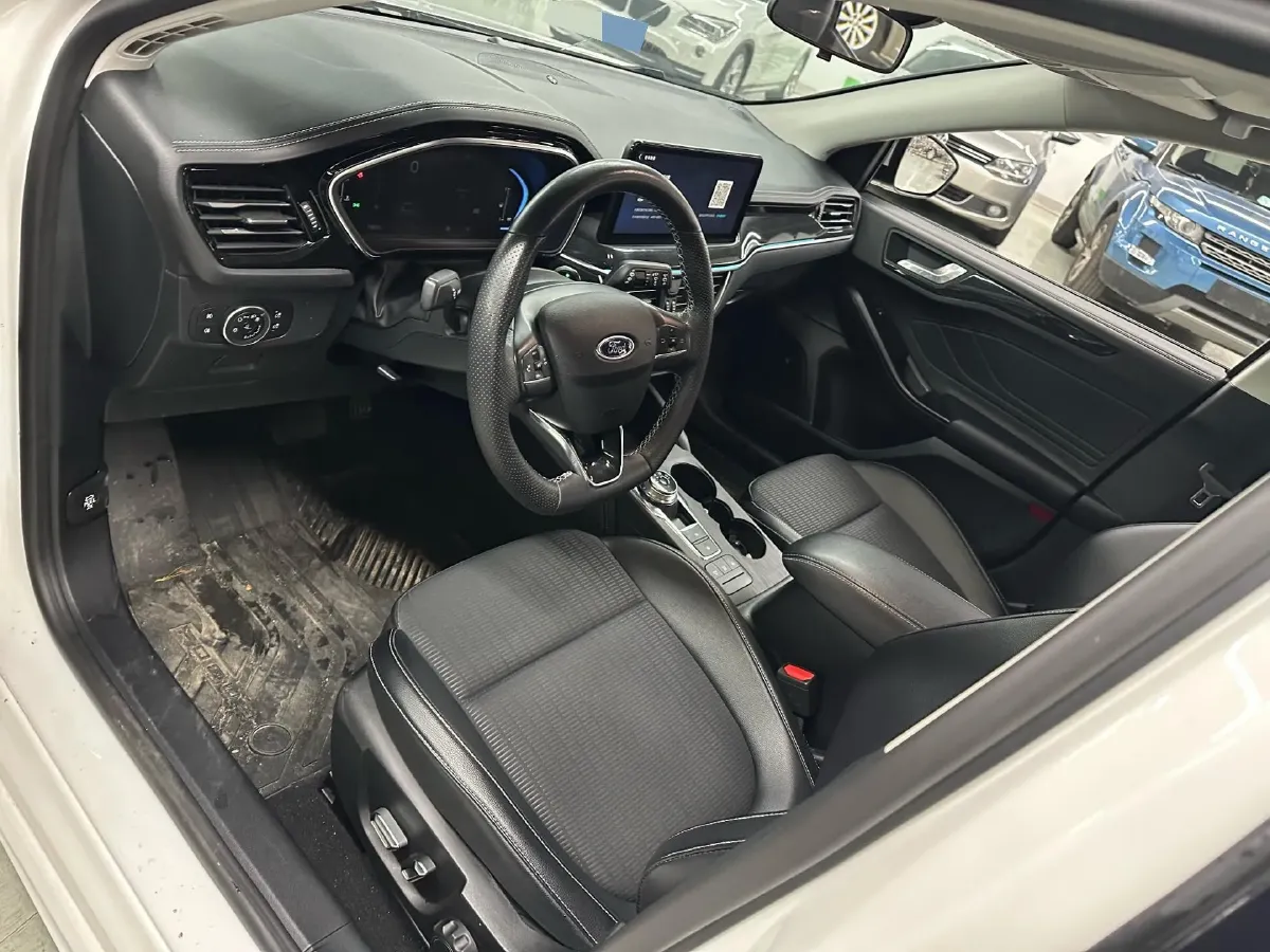 2021 Ford Focus 1.5T 174HP L3 8AT,autocango,china used car exporter,china ev exporter,chinese used car exporter,chinese used ev exporter