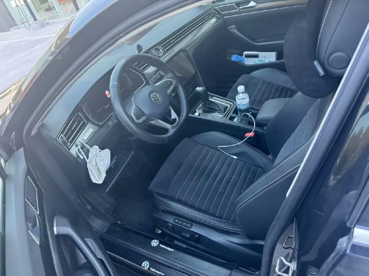 2020 Volkswagen Magotan 2.0T 220HP L4 7DCT,autocango,china used car exporter,china ev exporter,chinese used car exporter,chinese used ev exporter