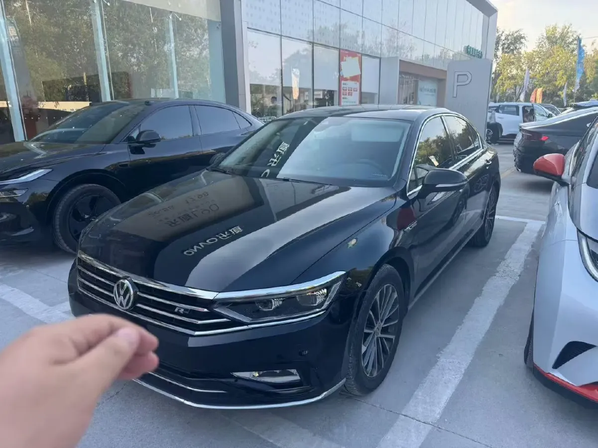 2020 Volkswagen Magotan 2.0T 220HP L4 7DCT,autocango,china used car exporter,china ev exporter,chinese used car exporter,chinese used ev exporter