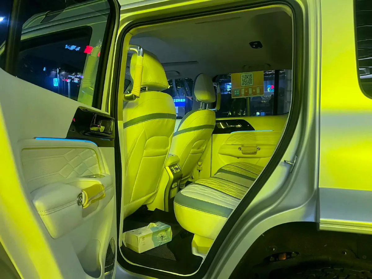 2021 Cyberspace 300 2.0T 227HP L4 8AT,autocango,china used car exporter,china ev exporter,chinese used car exporter,chinese used ev exporter