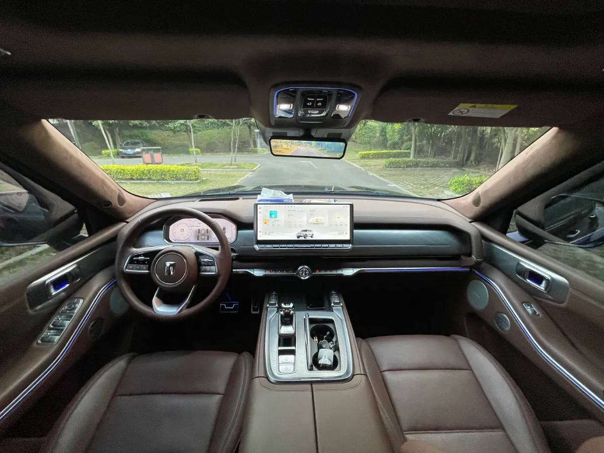 2024 Tank 700 3.0T 360HP V6 9AT PHEV 37.1KWH,autocango,china used car exporter,china ev exporter,chinese used car exporter,chinese used ev exporter