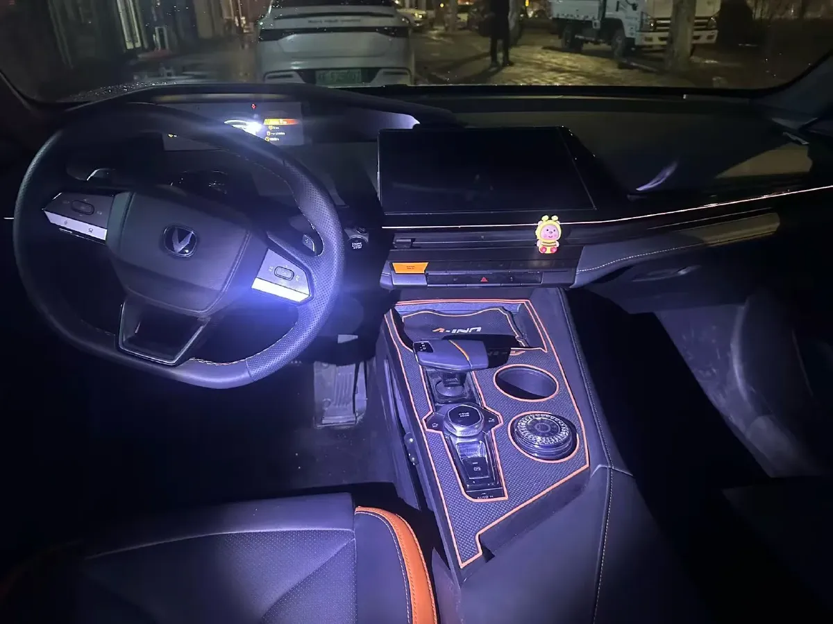 2023 ChangAn UNI-V 1.5T 188HP L4 7DCT,autocango,china used car exporter,china ev exporter,chinese used car exporter,chinese used ev exporter