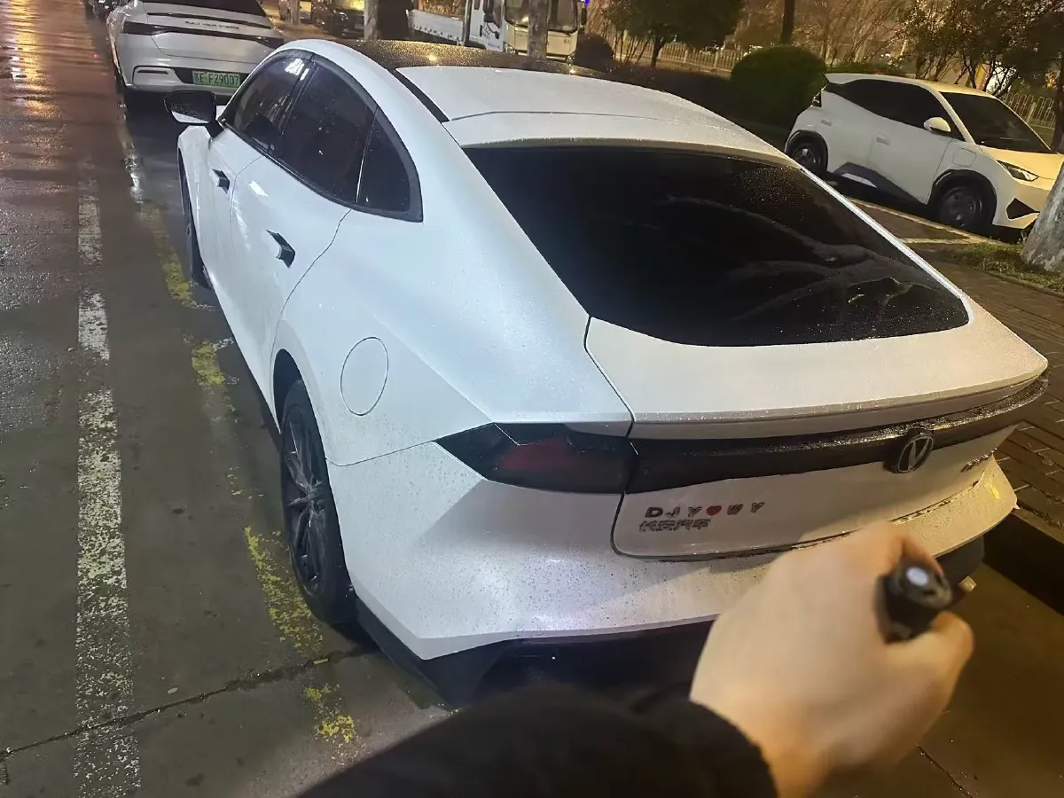 2023 ChangAn UNI-V 1.5T 188HP L4 7DCT,autocango,china used car exporter,china ev exporter,chinese used car exporter,chinese used ev exporter