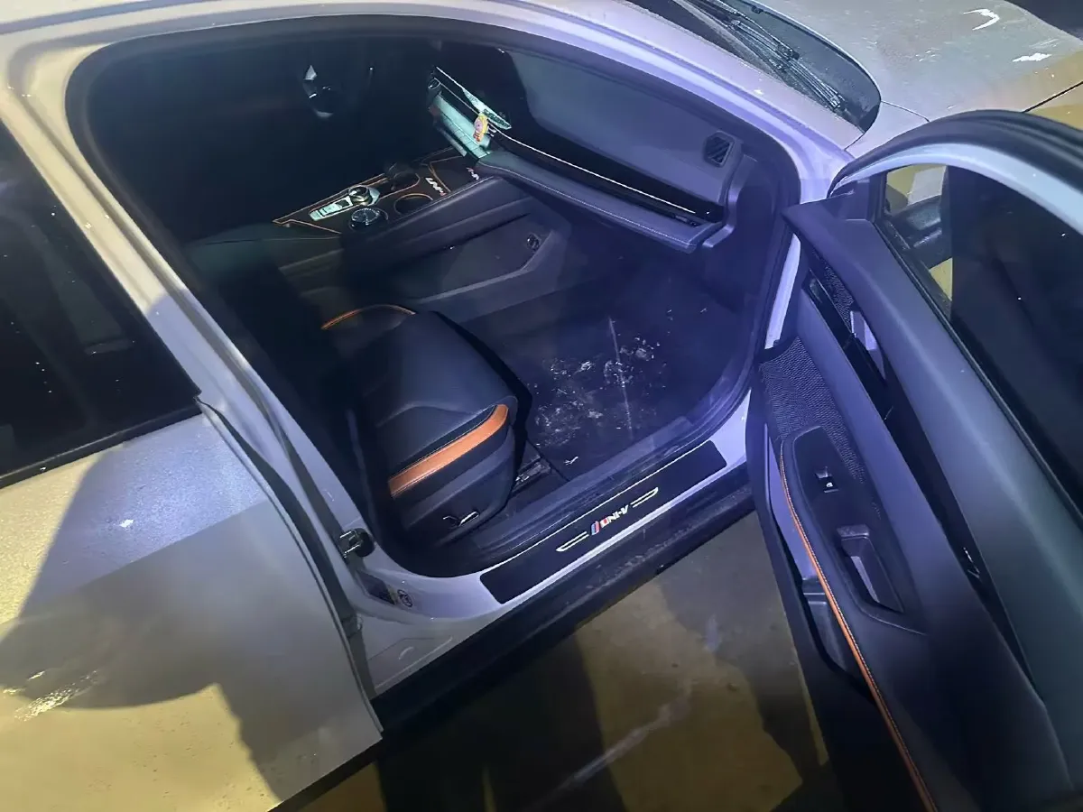 2023 ChangAn UNI-V 1.5T 188HP L4 7DCT,autocango,china used car exporter,china ev exporter,chinese used car exporter,chinese used ev exporter