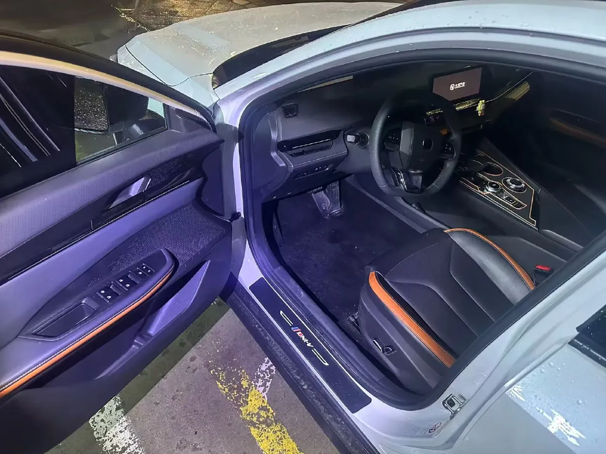 2023 ChangAn UNI-V 1.5T 188HP L4 7DCT,autocango,china used car exporter,china ev exporter,chinese used car exporter,chinese used ev exporter