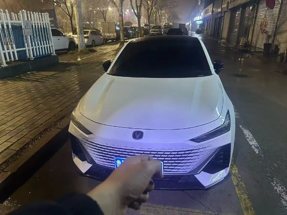 2023 ChangAn UNI-V 1.5T 188HP L4 7DCT,autocango,china used car exporter,china ev exporter,chinese used car exporter,chinese used ev exporter