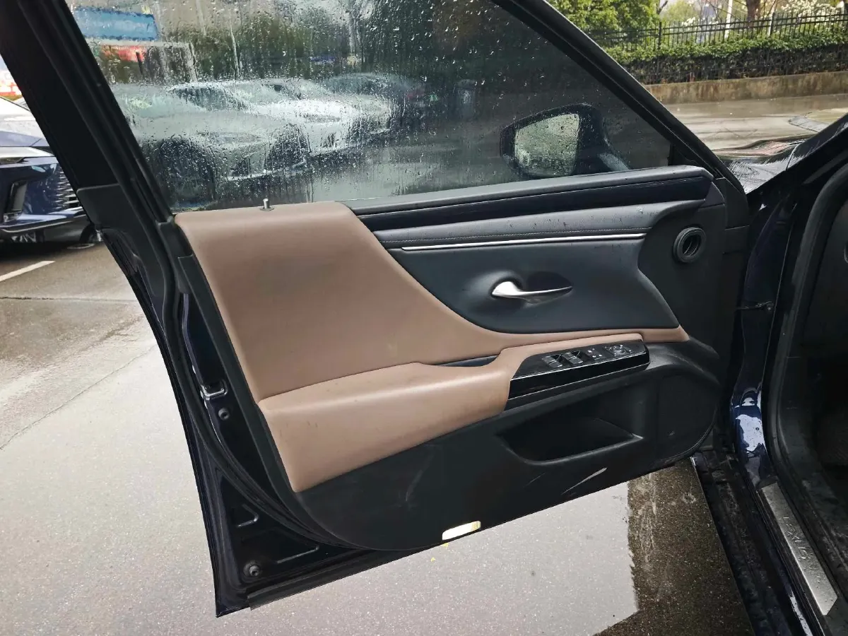 2023 Lexus ES 2.0L 173HP L4 CVT,autocango,china used car exporter,china ev exporter,chinese used car exporter,chinese used ev exporter