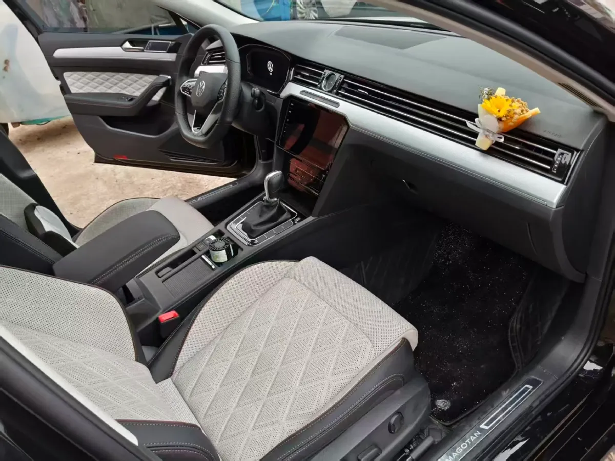 2025 Volkswagen Magotan 2.0T 186HP L4 7DCT,autocango,china used car exporter,china ev exporter,chinese used car exporter,chinese used ev exporter