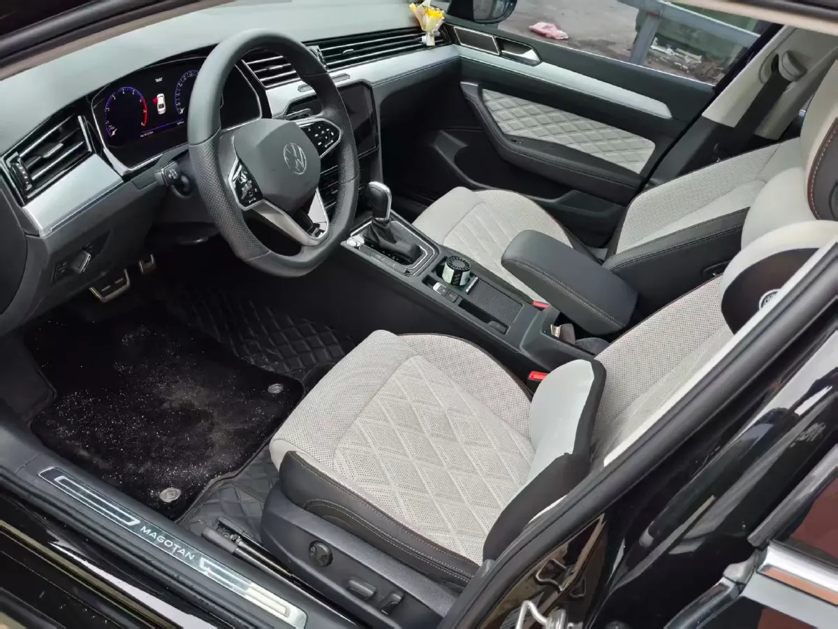 2025 Volkswagen Magotan 2.0T 186HP L4 7DCT,autocango,china used car exporter,china ev exporter,chinese used car exporter,chinese used ev exporter