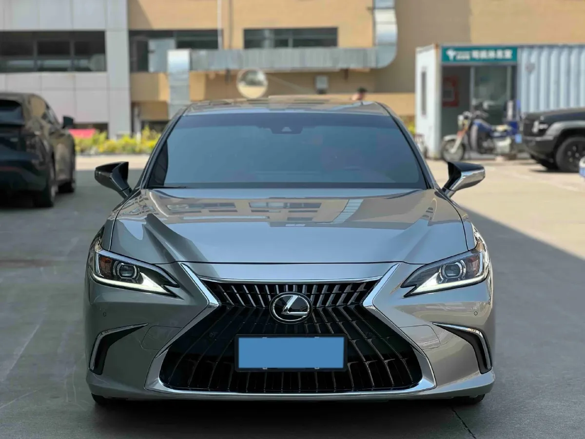 2022 Lexus ES 2.5L 178HP L4 E-CVT Hybrid,autocango,china used car exporter,china ev exporter,chinese used car exporter,chinese used ev exporter